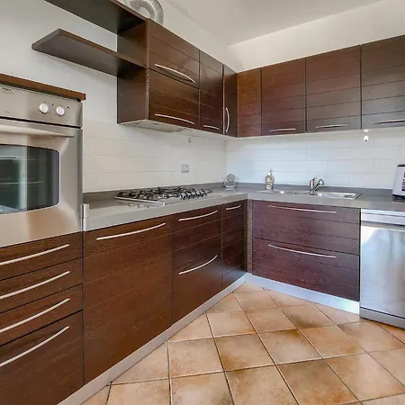 2 Bedroom Amazing In Apartamento
